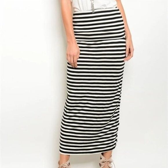 *Clearance* Hourglass Lilly Striped Skirt - Picture 2 of 5